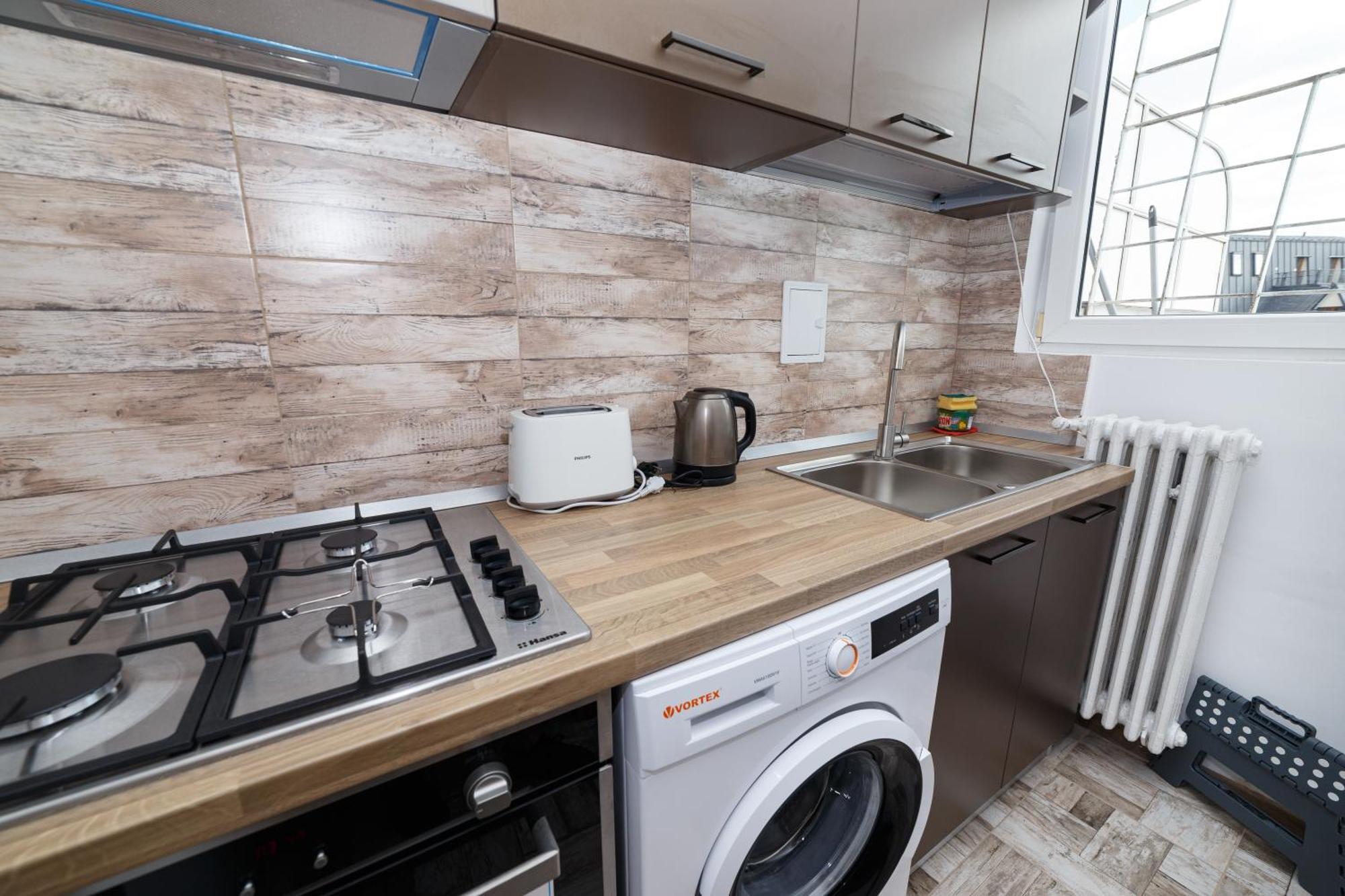 Rooftop Apartment Street Doamnei ブカレスト エクステリア 写真