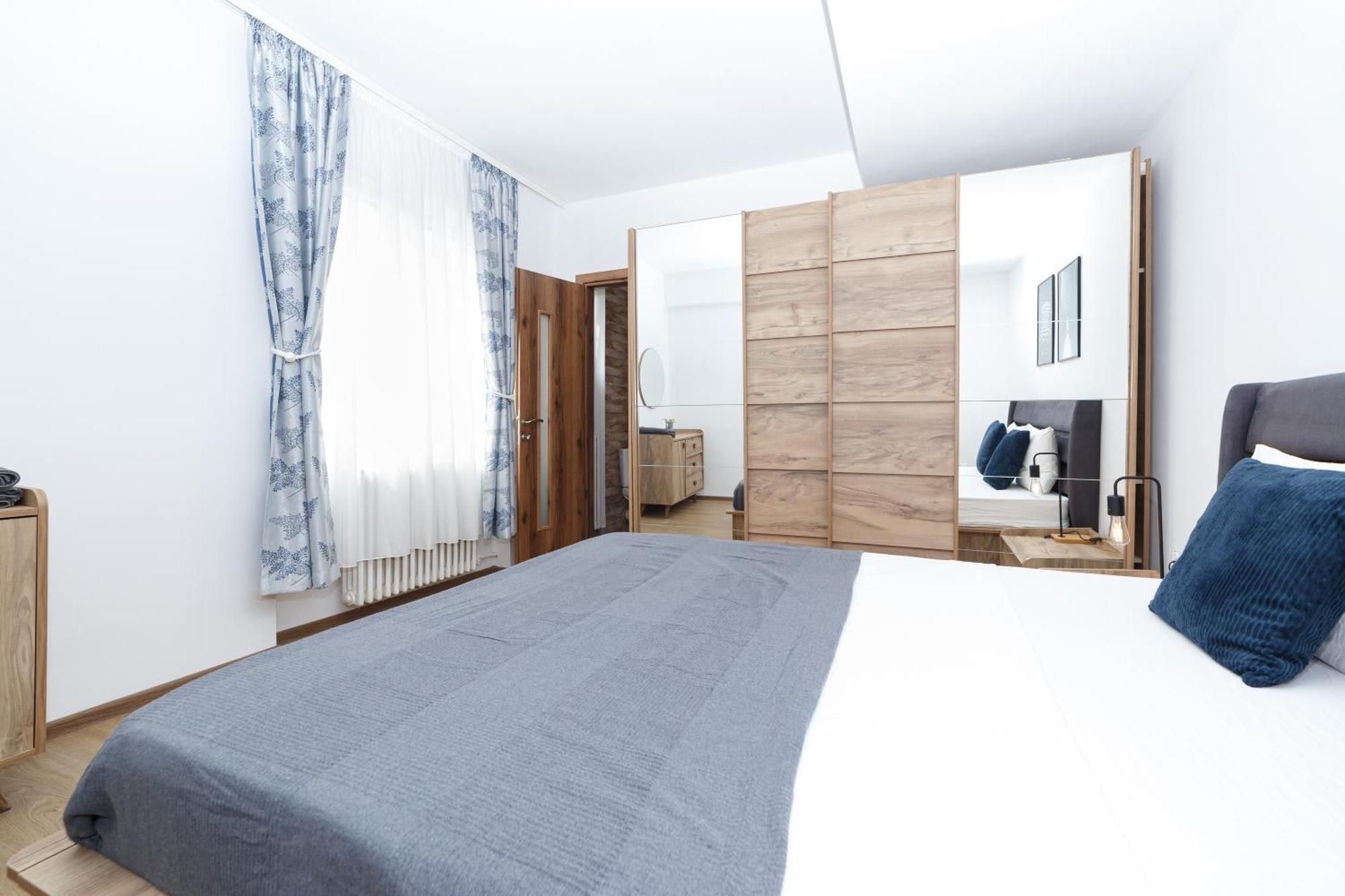 Rooftop Apartment Street Doamnei ブカレスト エクステリア 写真