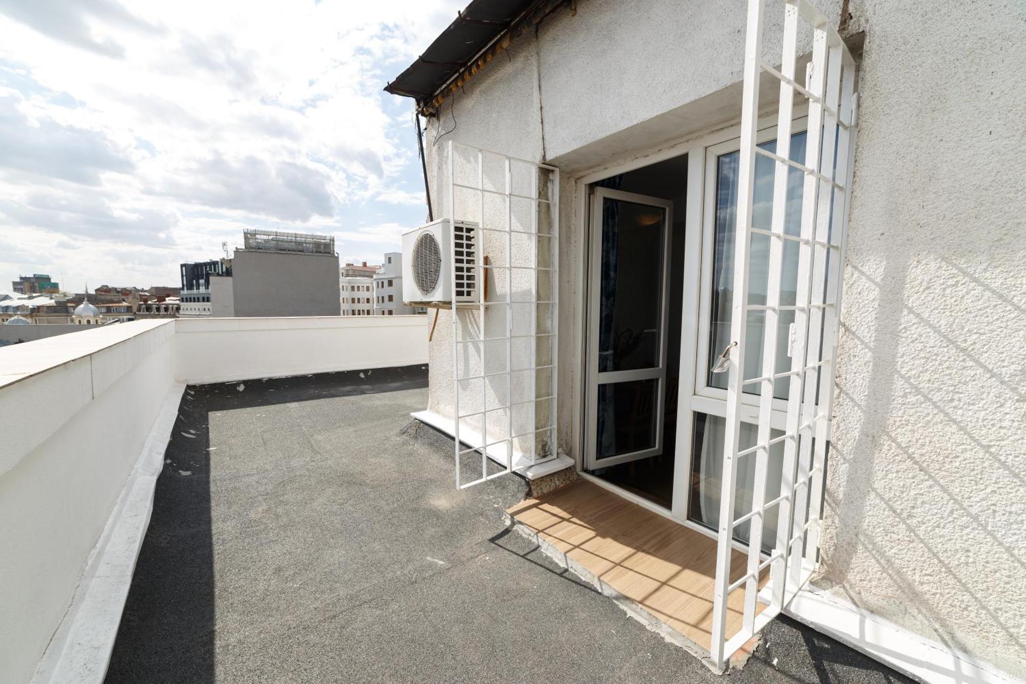 Rooftop Apartment Street Doamnei ブカレスト エクステリア 写真